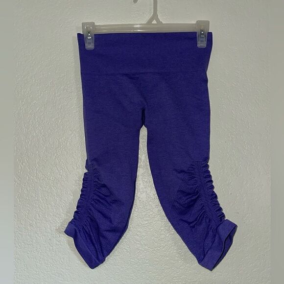 Lululemon in the flow crop II leggings heathered bruised berry purple 4 - Picture 1 of 8